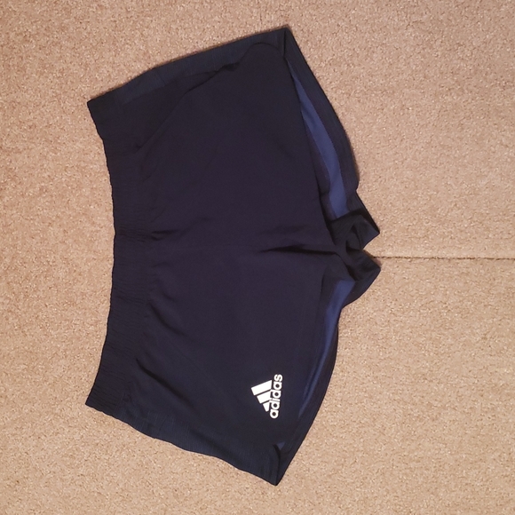 Short Adidas Femme Taille M – Noir – Style Athlétique – Occasion
